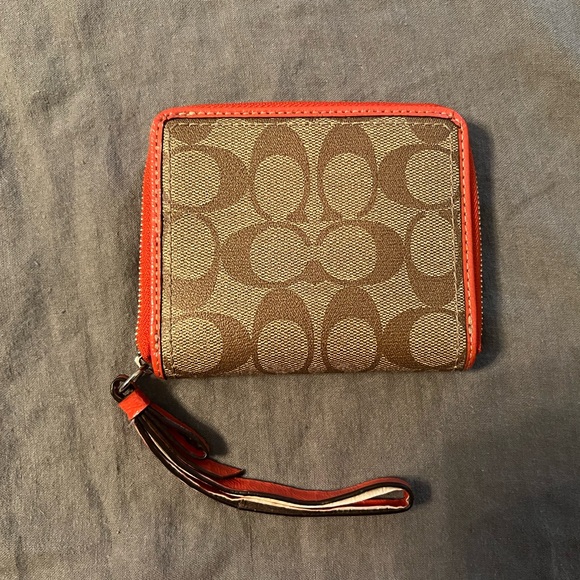 Coach — Signature Wristlet - Picture 5 of 5